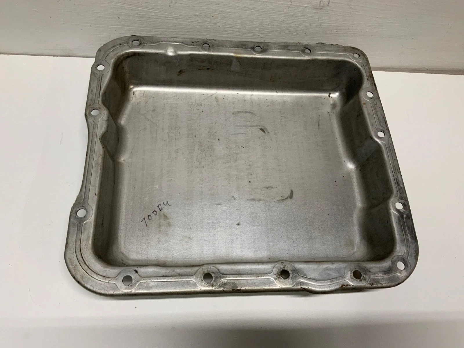 GM 700R4 AUTOMATIC TRANSMISSION OIL PAN 16 HOLES 2 1/4 DEEP CHEVROLET image 3