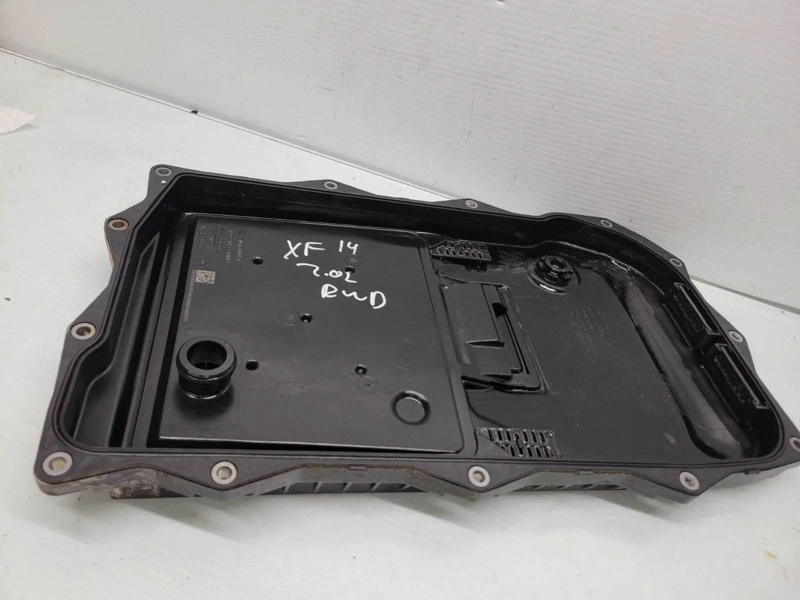 2013-2015 Jaguar XF 2.0L Rwd Transmission Oil Pan image 2