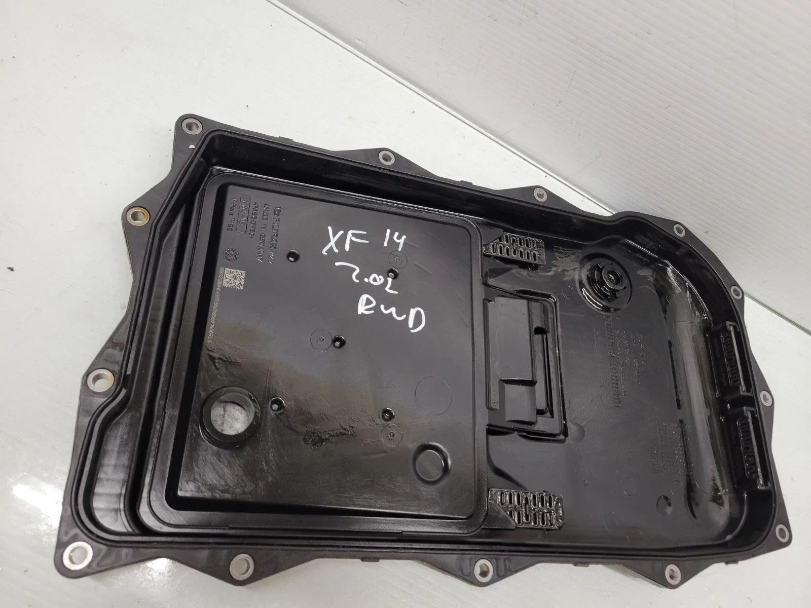 2013-2015 Jaguar XF 2.0L Rwd Transmission Oil Pan image 3