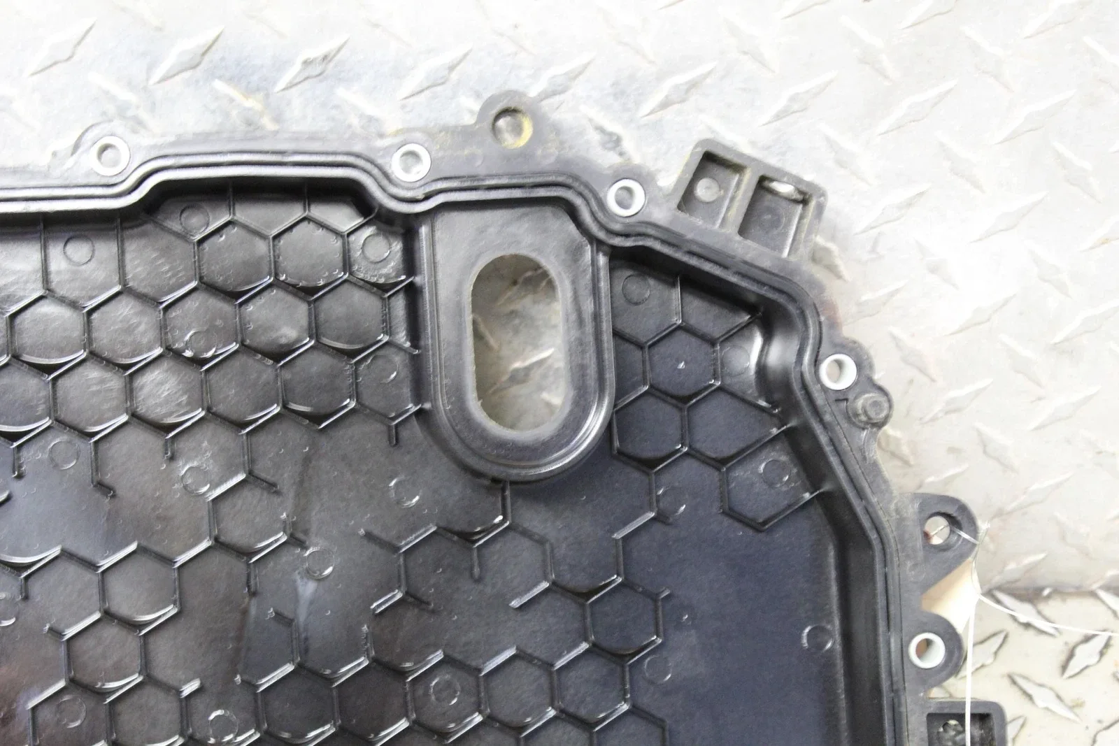 2012 Chevrolet Cruze Transmission Oil Pan Cover image 4