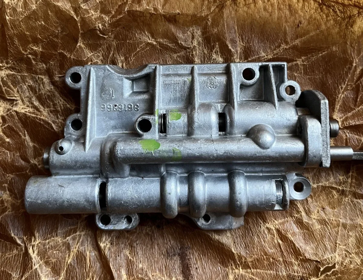 1956 Oldsmobile / Pontiac / AMC Manual Valve Body 8616912 (NOS) image 3