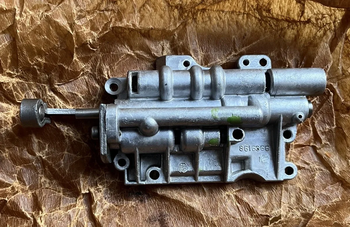 1956 Oldsmobile / Pontiac / AMC Manual Valve Body 8616912 (NOS)