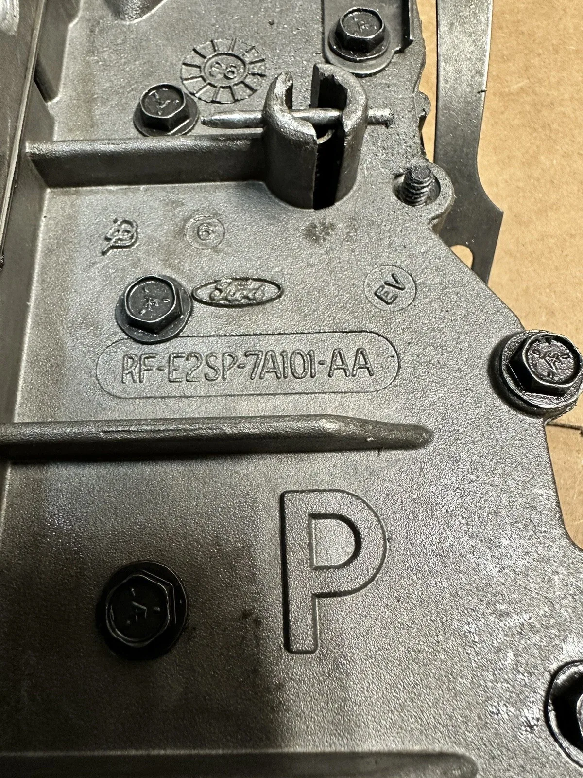 C5 TRANS FORD VALVE BODY CAST E2AP-7A092-AA E2SP-7A101-AA 9 BOLT TO CASE 1982-86 image 3
