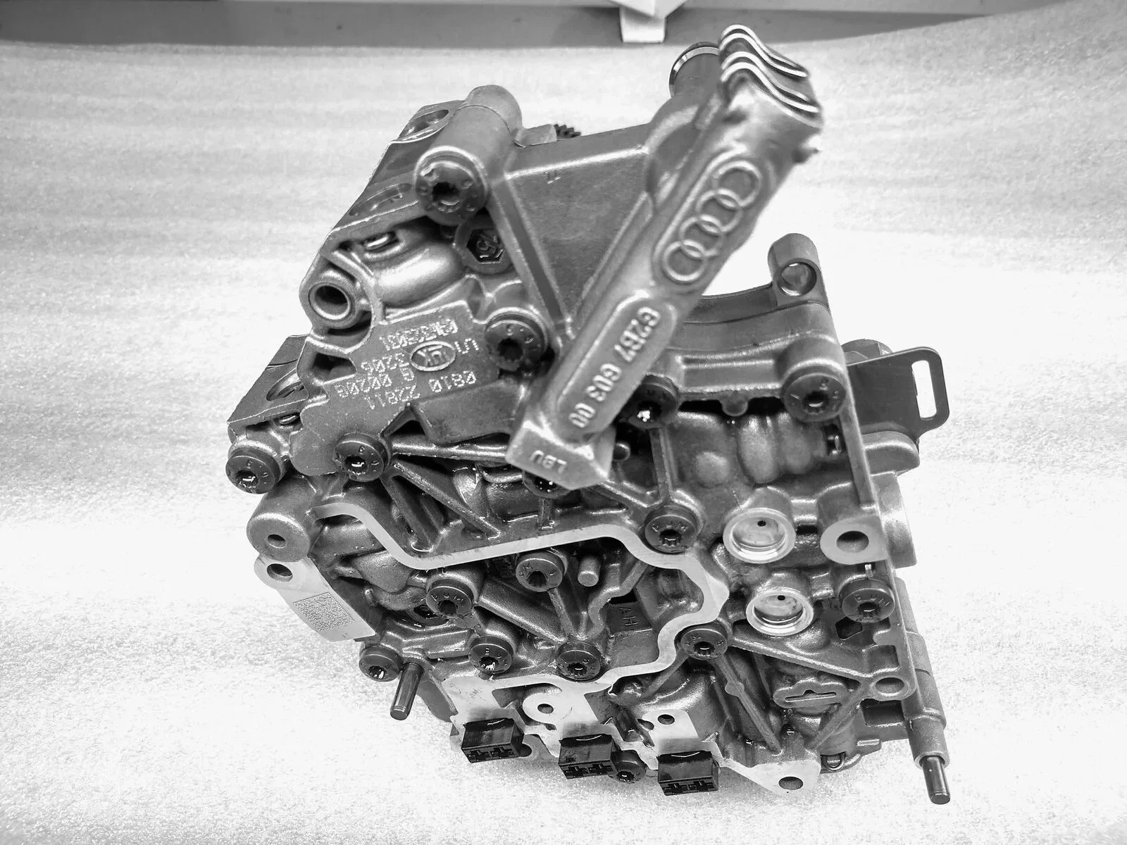 2010-2011 Audi A4 Base Sedan CVT Valve Body 380754A image 3