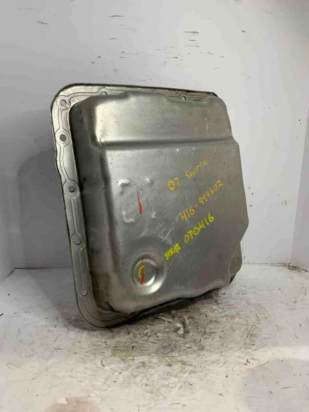 1999-2007 GMC Sierra 1500 Transmission Oil Pan image 2