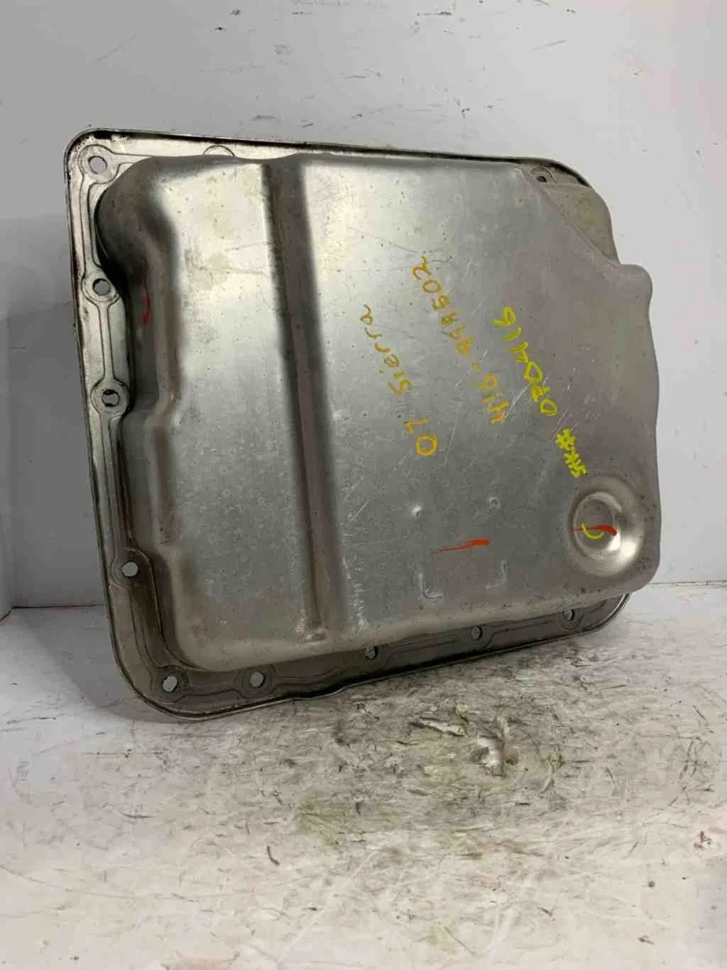 1999-2007 GMC Sierra 1500 Transmission Oil Pan image 3