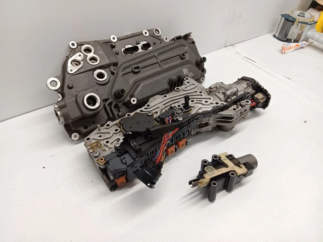 2024 Range Rover Sport SV Transmission Valve Body Internal Mechanism Control OEM image 2