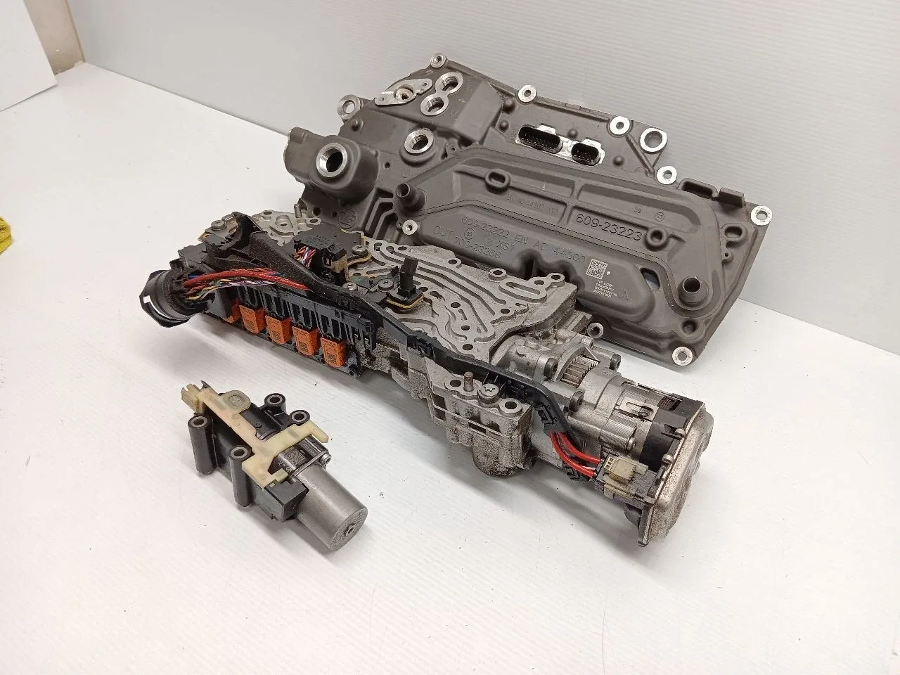 2024 Range Rover Sport SV Transmission Valve Body Internal Mechanism Control OEM image 3
