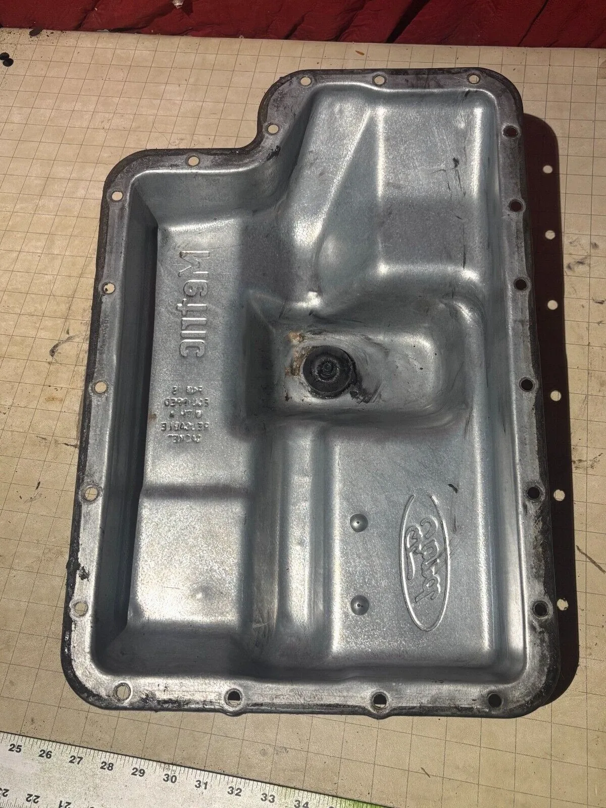 1999-2002 Ford F-250/F-350/F-450/F-550 4R100 Transmission Oil Pan F81Z-7A194-BA image 3
