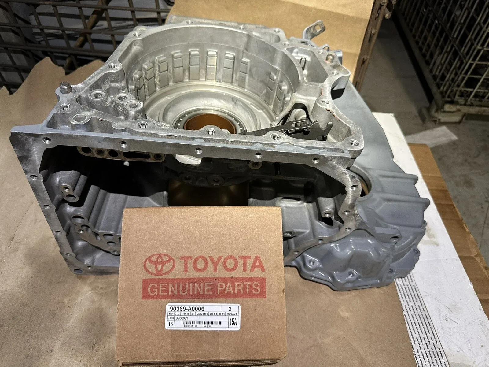Toyota U760 Reman Case (Empty) — 19-Bolt Oil Pan, New Double Bearing & Race