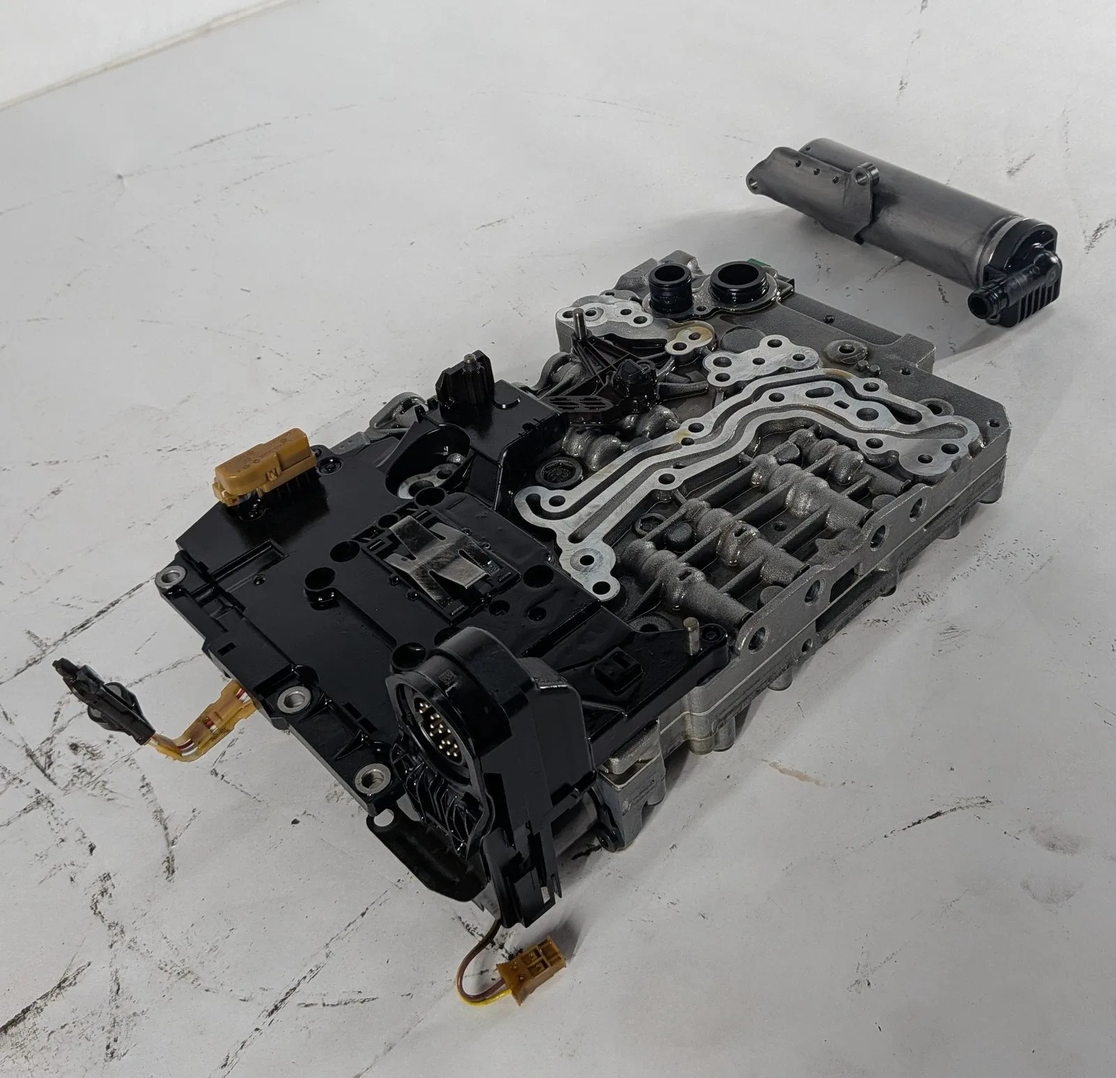 2013-2016 Land Rover Range Rover Sport / LR4 8HP70 Valve Body image 2