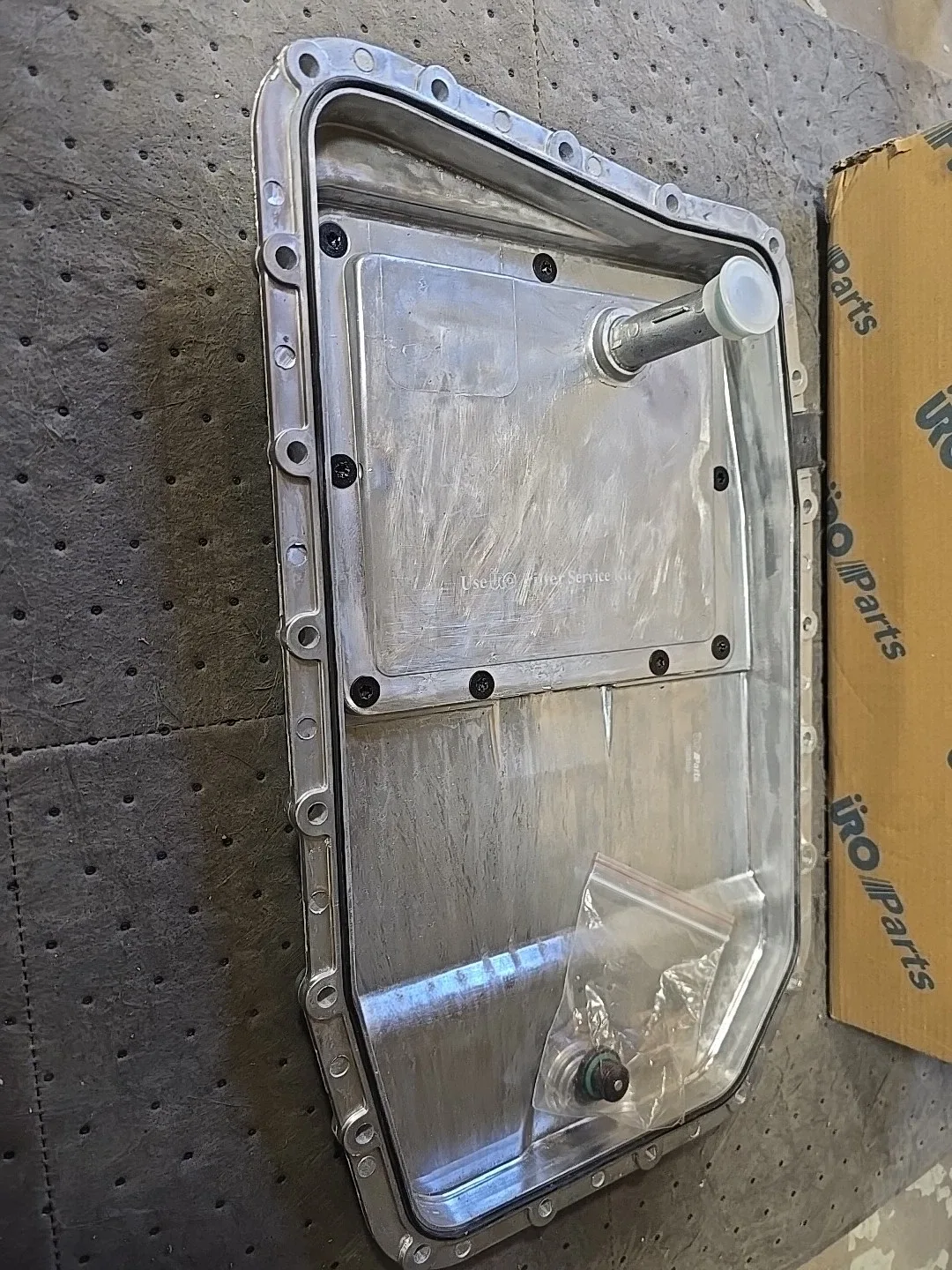 Genuine URO URO Parts Transmission Oil Pan Kit 24152333903PRM image 3