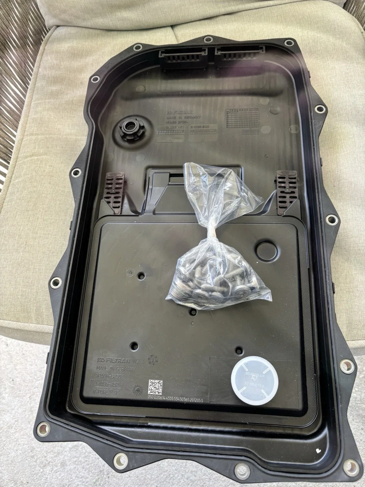 Brand New BMW Transmission Oil Pan OEM 0501220614 W/New Bolts & Plug No Gasket image 2