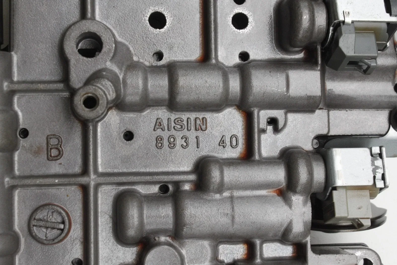 1995-1997 Toyota Land Cruiser (FJ80) Transmission Valve Body 35410-60401 image 2