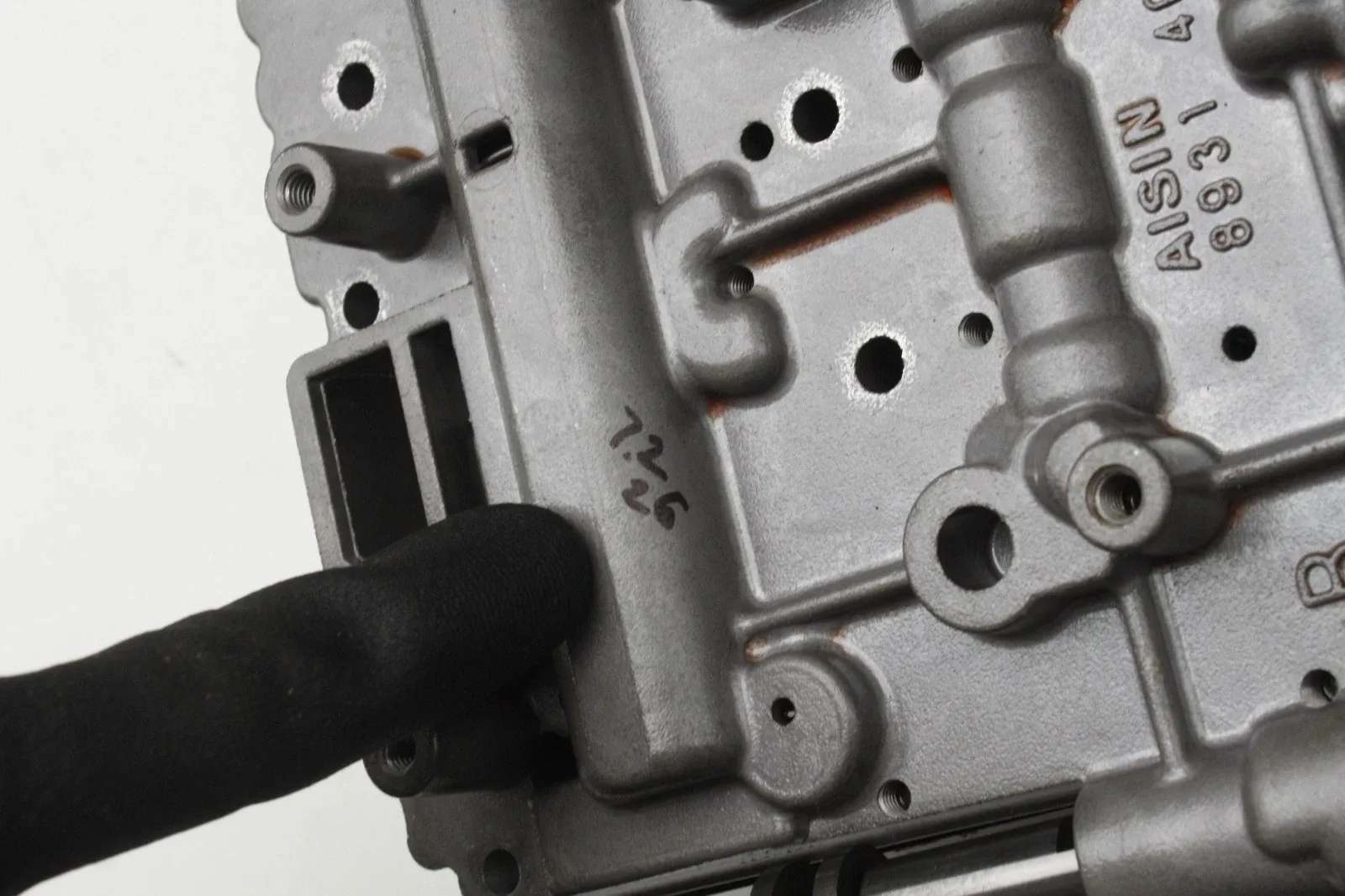 1995-1997 Toyota Land Cruiser (FJ80) Transmission Valve Body 35410-60401 image 3