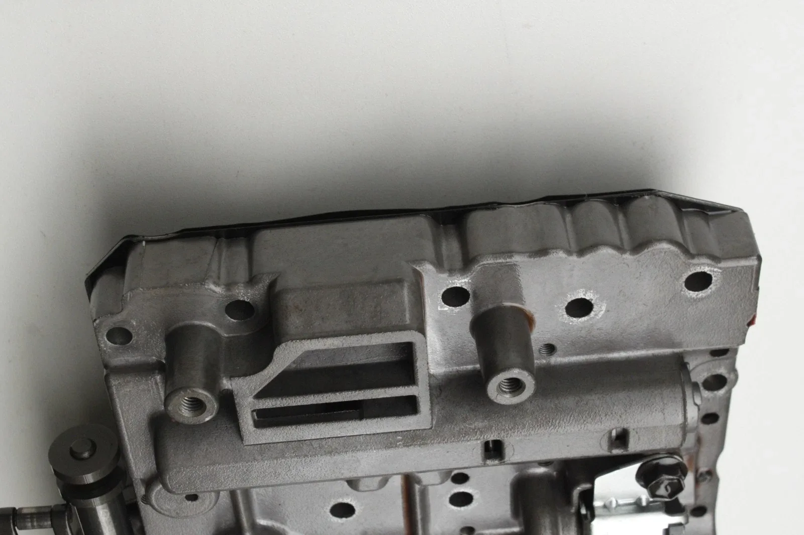 1995-1997 Toyota Land Cruiser (FJ80) Transmission Valve Body 35410-60401 image 4