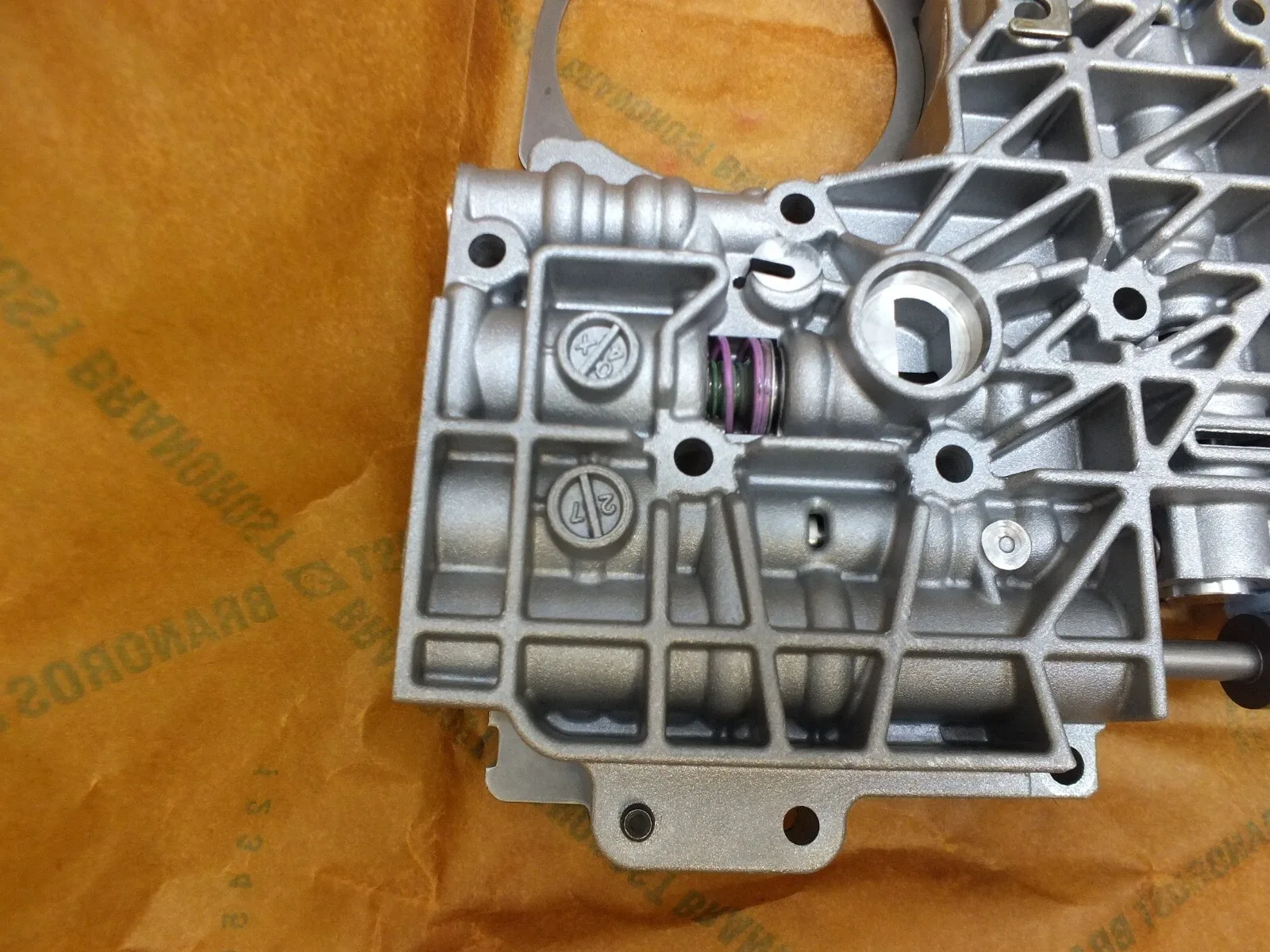 2001 Ford Explorer / Mountaineer Transmission Valve Body XL2Z-7A100-EC image 4