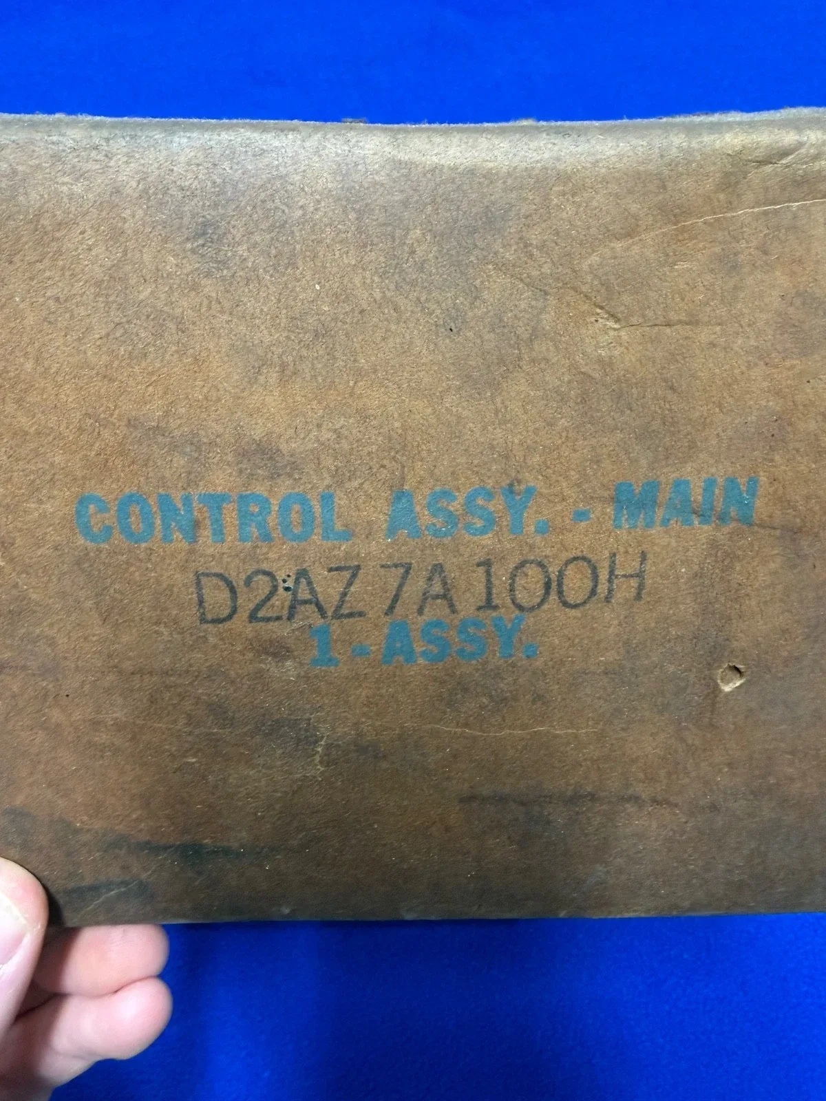 Ford Valve Body D2AZ-7A100-H Genuine NOS image 2