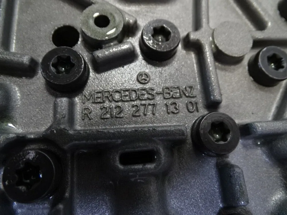 2012 Mercedes R172 SLK350 Valve Body w/ Solenoids 2122700106 image 4