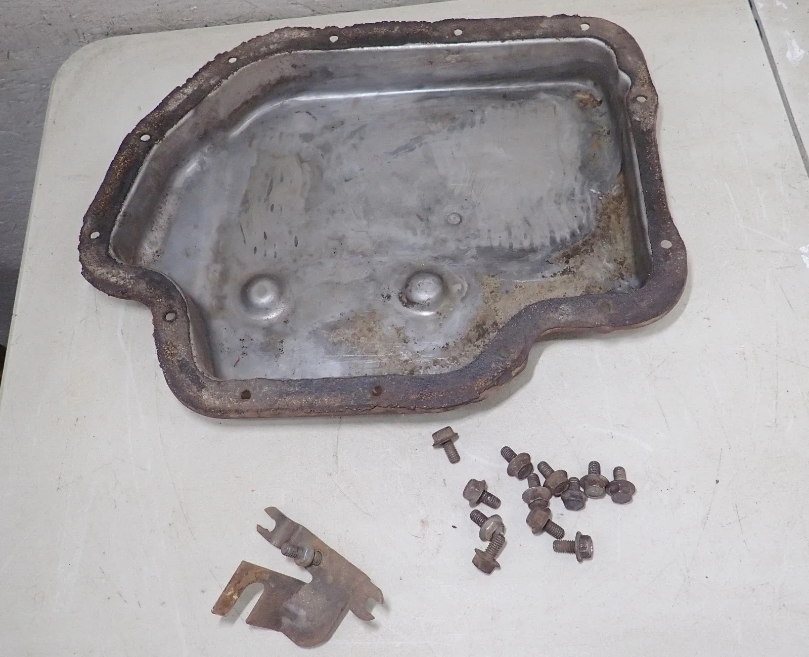 OEM GM Turbo 400 Transmission Oil Pan Late 60's No Embossing Assembly Line Unit! image 2