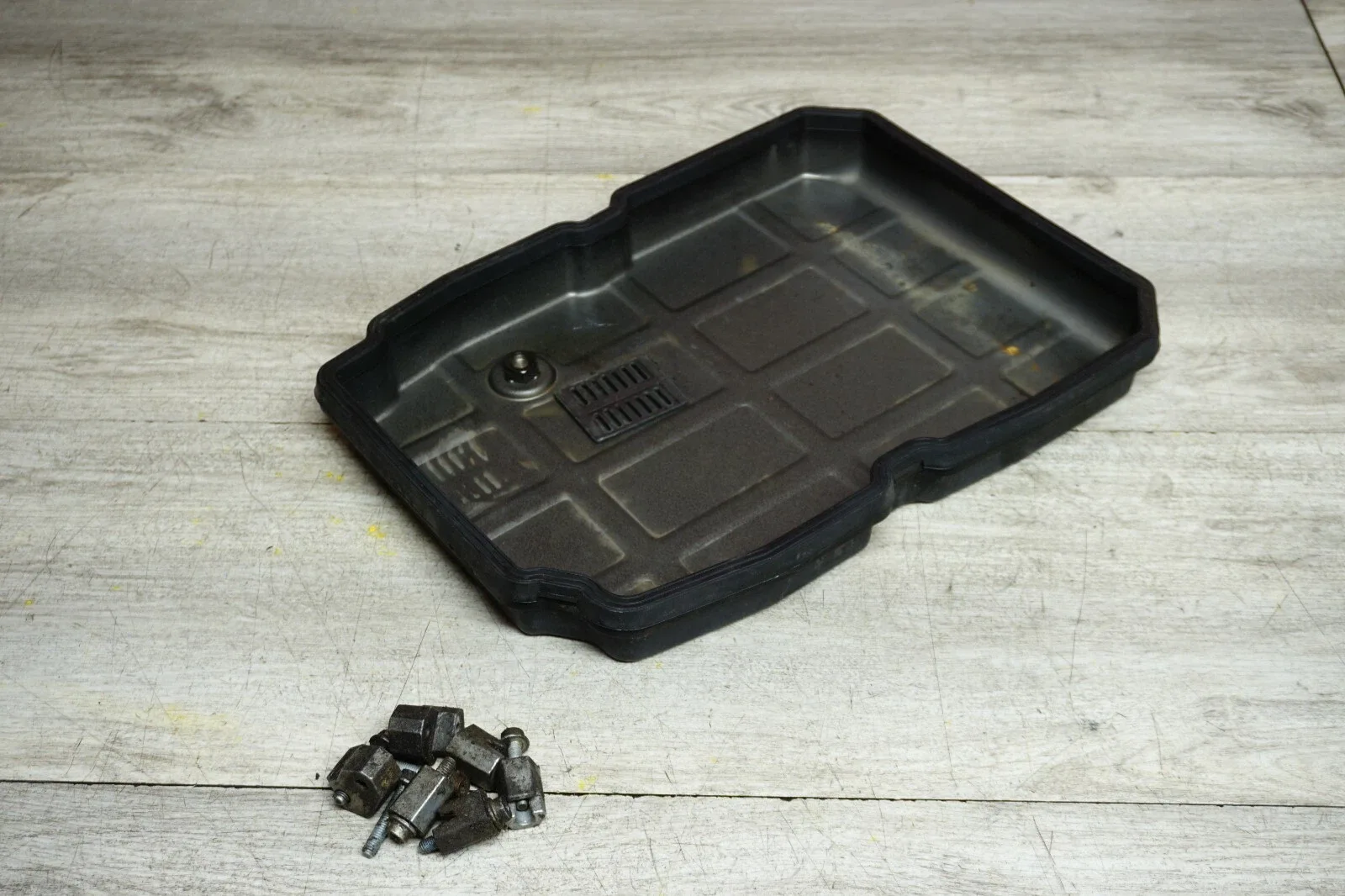 1996-1998 MERCEDES SL500 R129 5.0L V8 GAS AUTO TRANSMISSION GEARBOX OIL PAN OEM