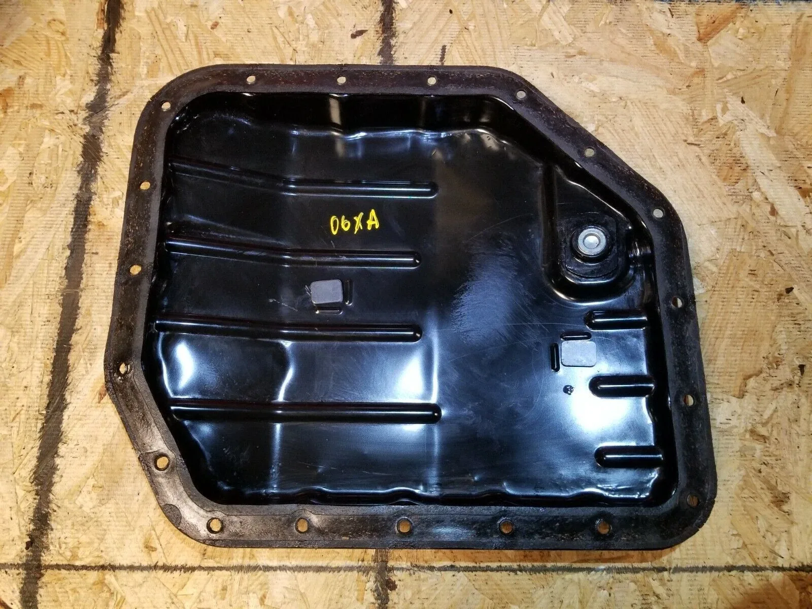 04 05 06 SCION xA AUTOMATIC TRANSMISSION OIL PAN OEM image 4