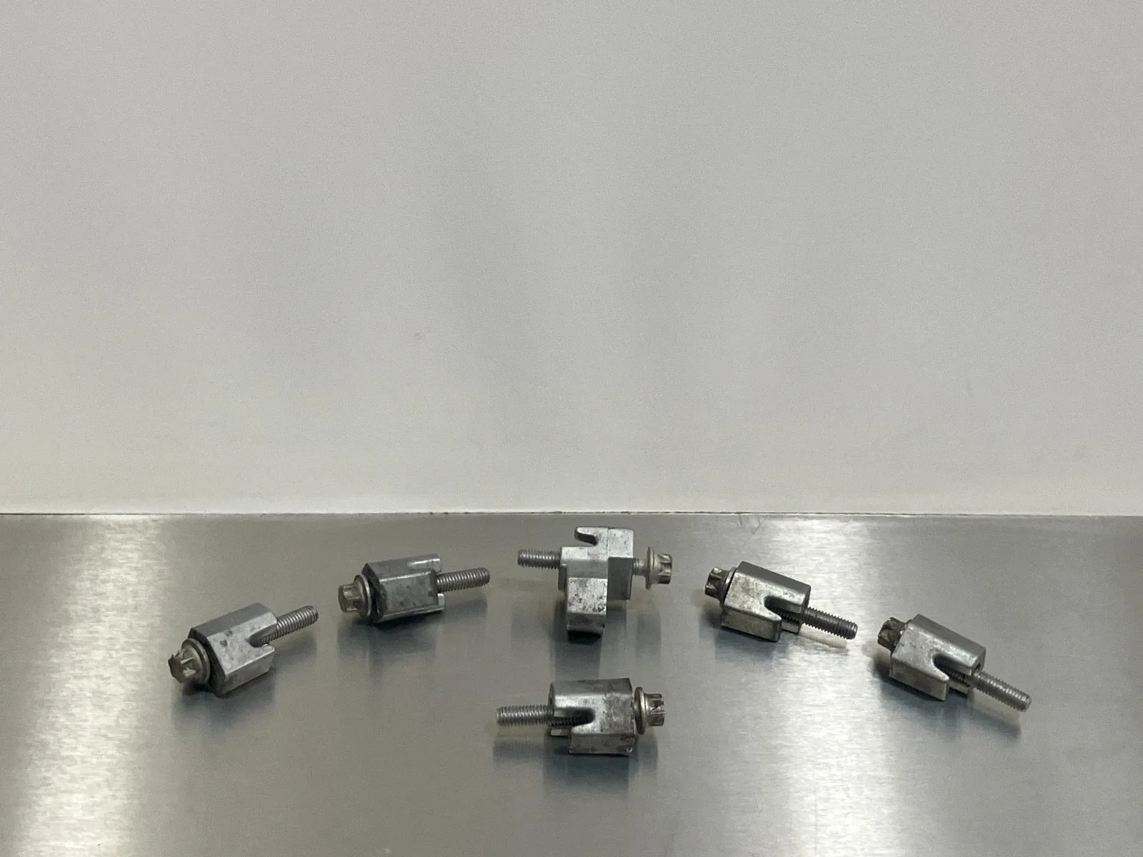 mercedes ml350 gl450 s550 722.9 transmission oil pan hold bolt spacer block set image 3