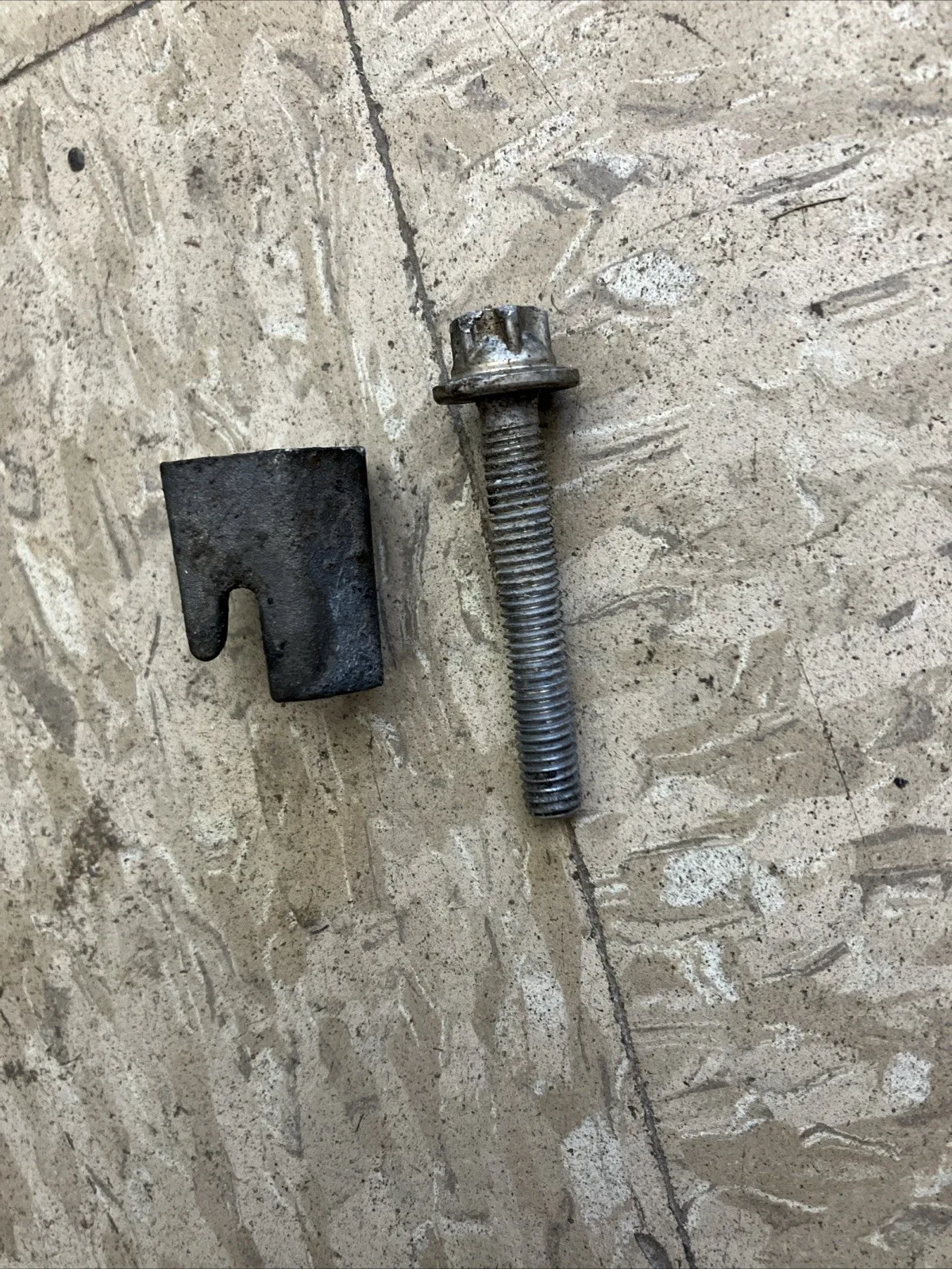Mercedes 722.9 7G Automatic Transmission Oil Pan bolt hardware screw clip image 2