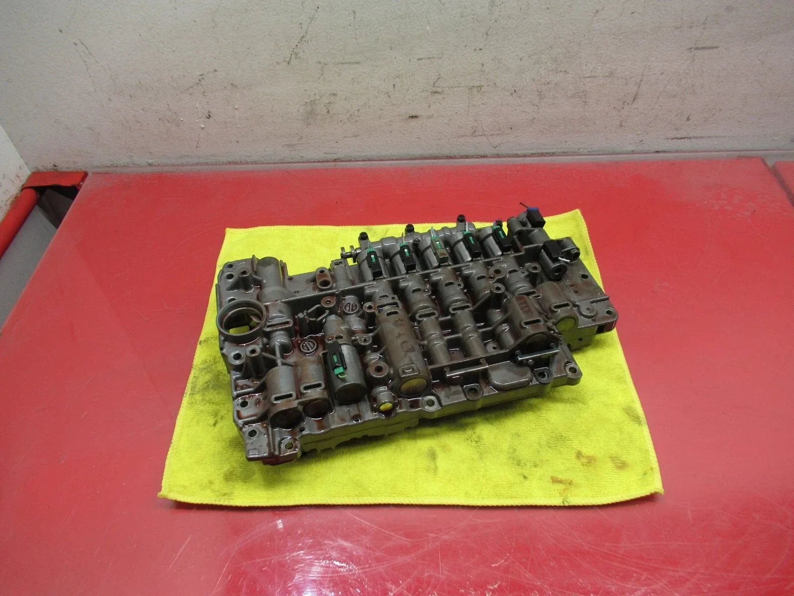 2007-2009 Audi Q7 4.2L OEM Transmission Valve Body image 2