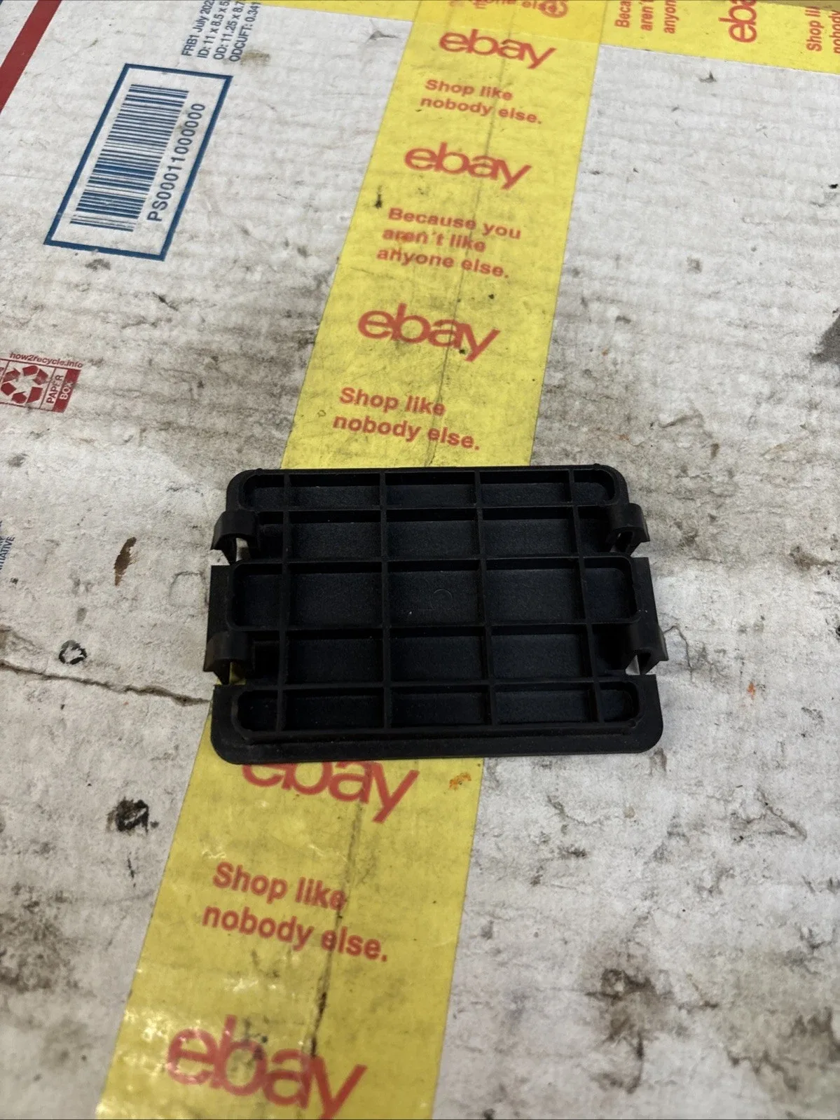 2011-2019 Dodge Journey 3.6L Automatic Transmission Oil Pan Cover Cap 04884904AB image 4