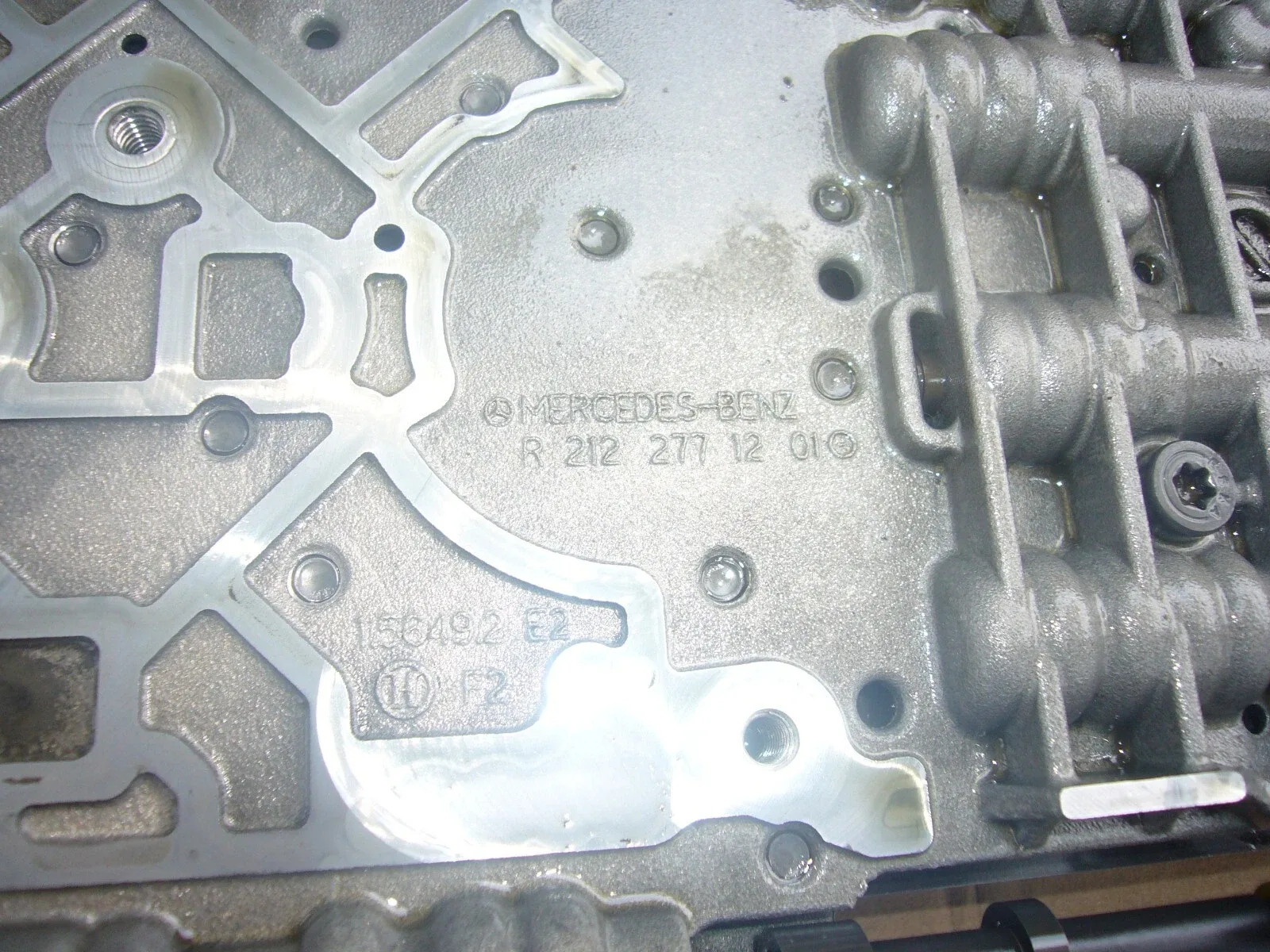 2012 Mercedes-Benz CLS550 Valve Body 2122771201 image 2