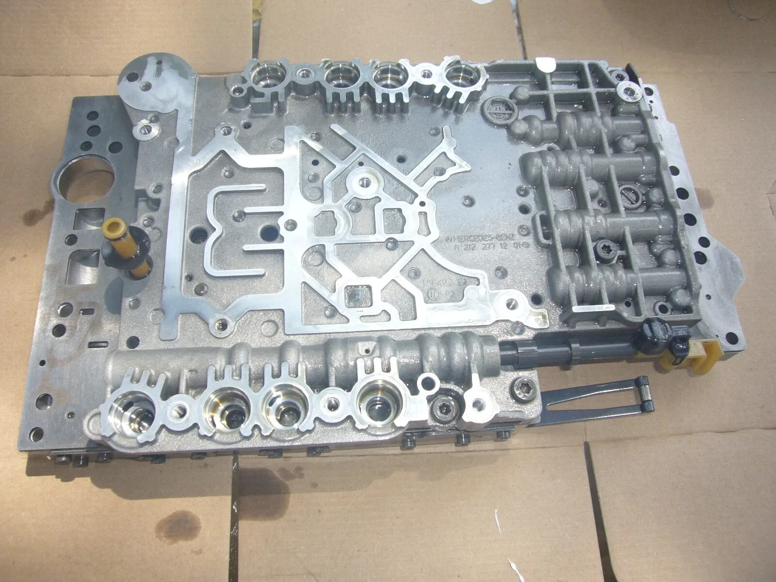 2012 Mercedes-Benz CLS550 Valve Body 2122771201