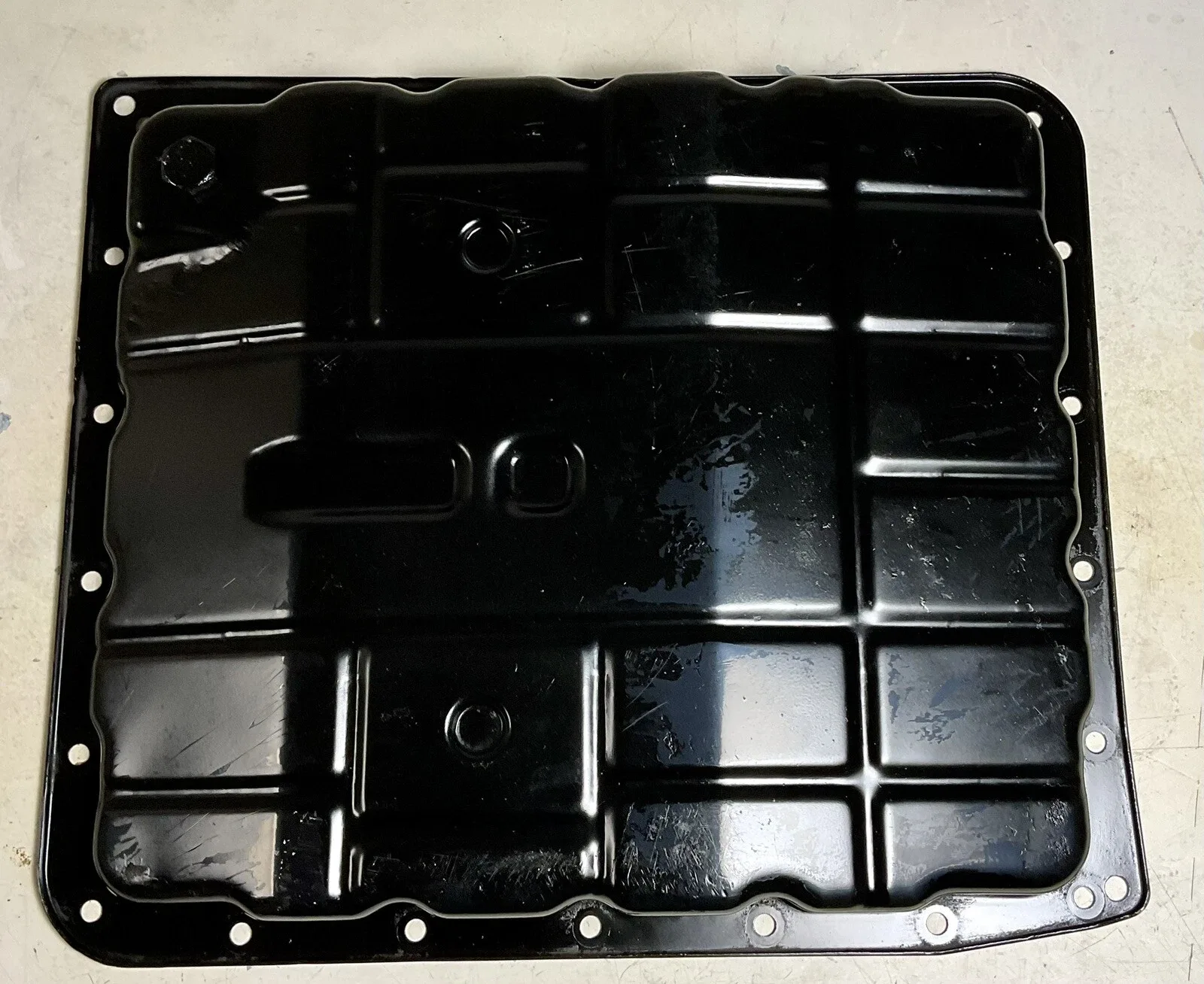 Nissan RE5R05A Automatic Transmission Oil Pan image 3