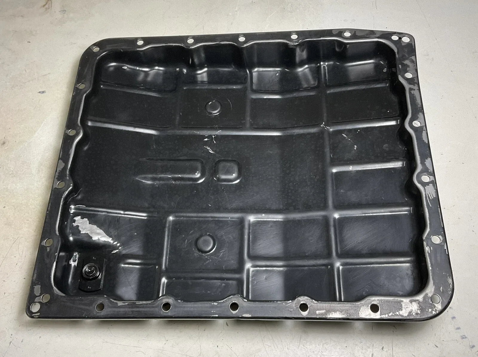 Nissan RE5R05A Automatic Transmission Oil Pan image 4