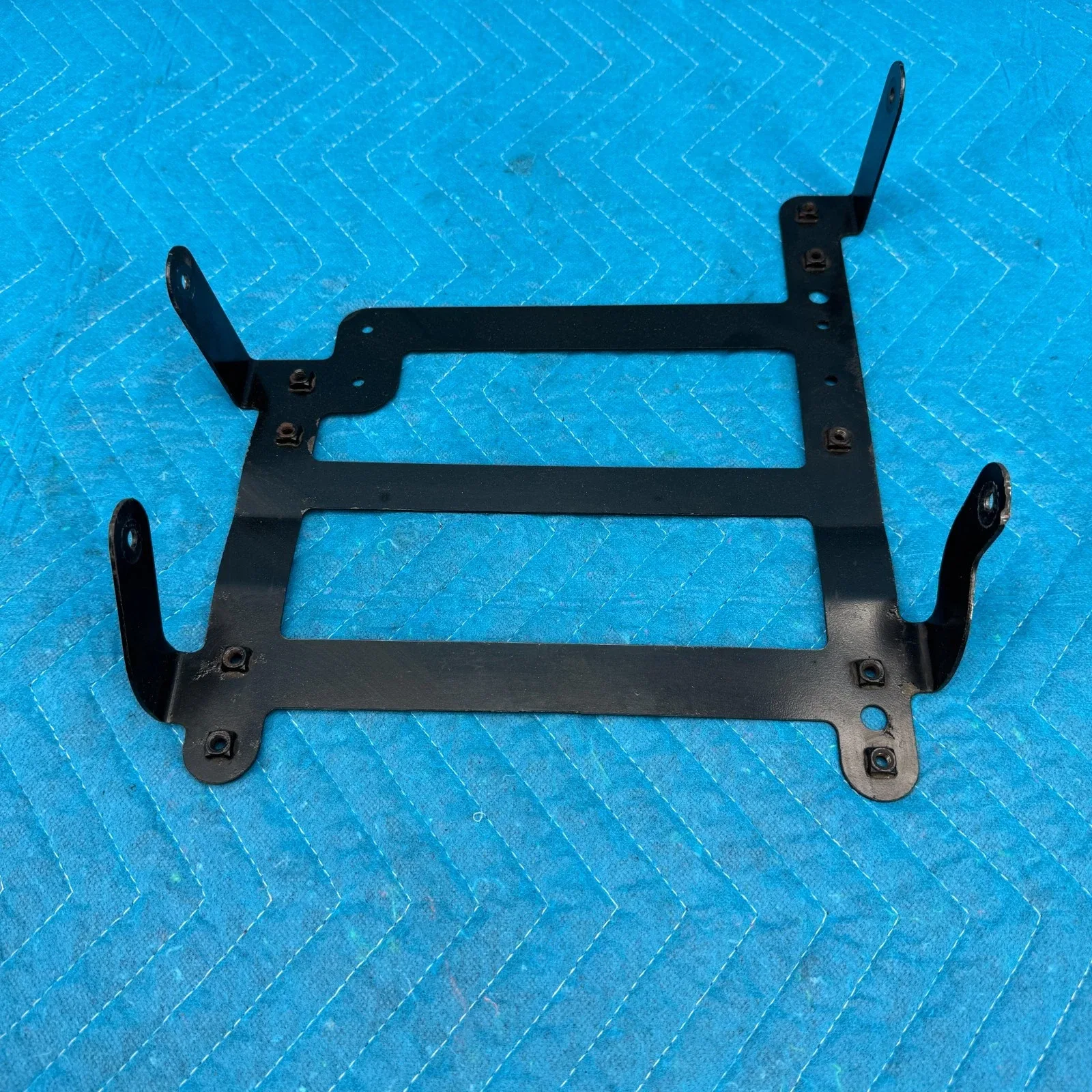 2010–2012 Range Rover L322  Transmission Oil Pan Mount Bracket OEM image 2