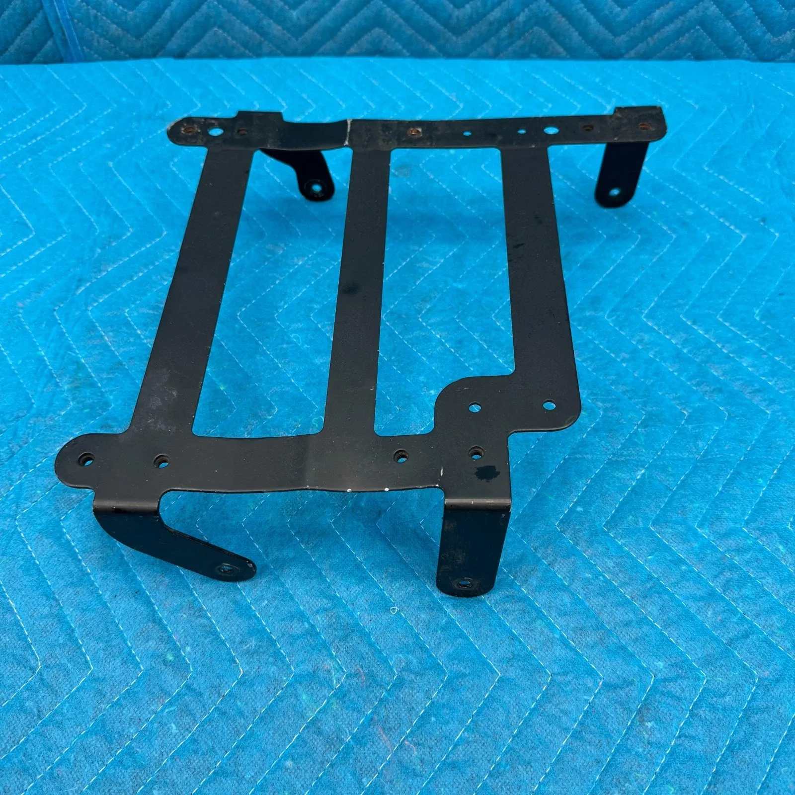 2010–2012 Range Rover L322  Transmission Oil Pan Mount Bracket OEM image 3