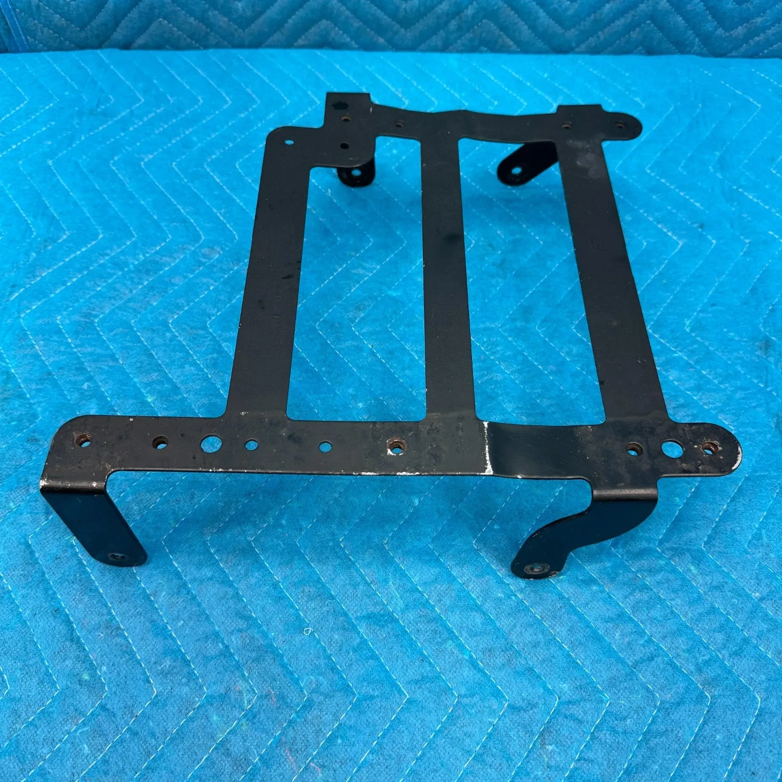 2010–2012 Range Rover L322  Transmission Oil Pan Mount Bracket OEM image 4