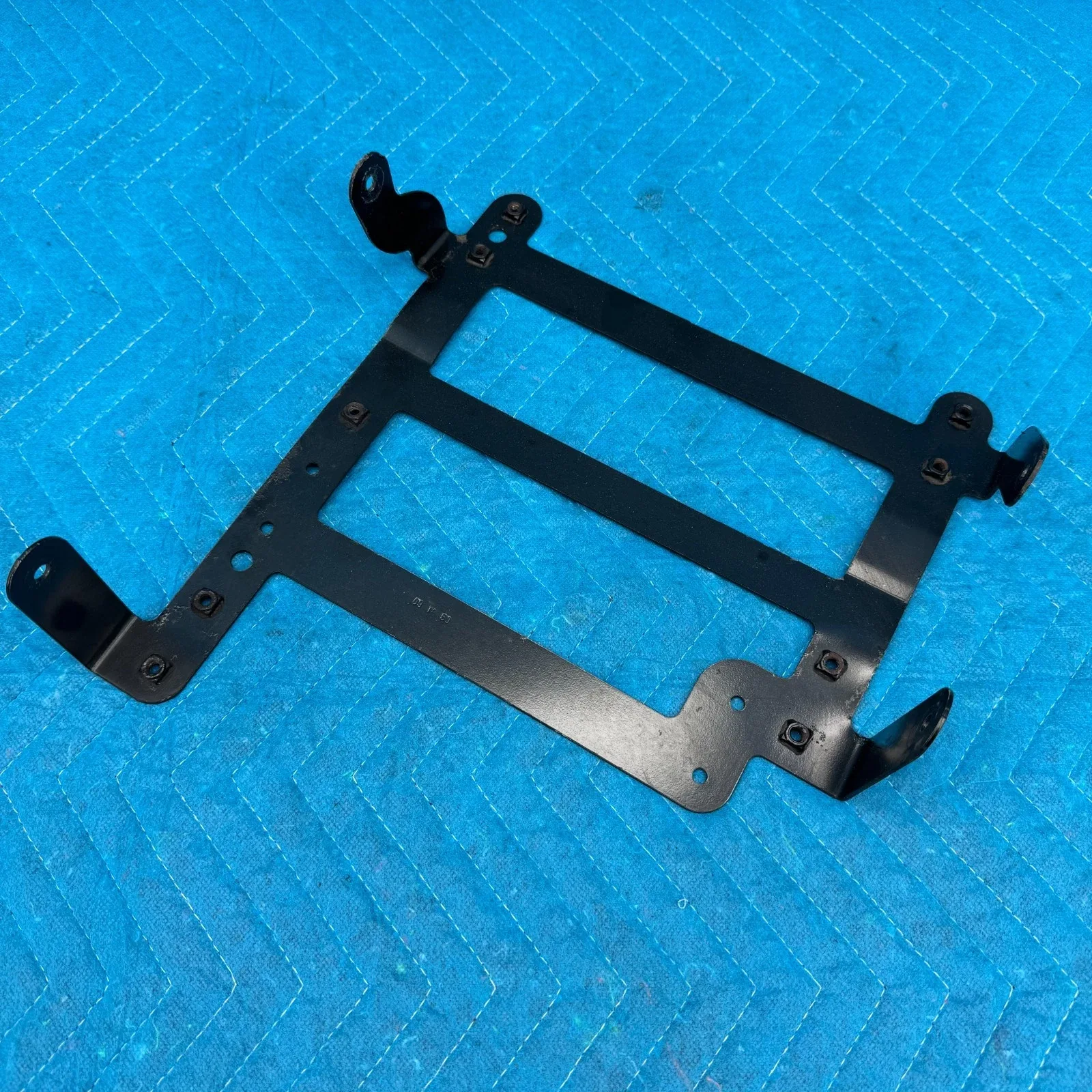 2010–2012 Range Rover L322  Transmission Oil Pan Mount Bracket OEM