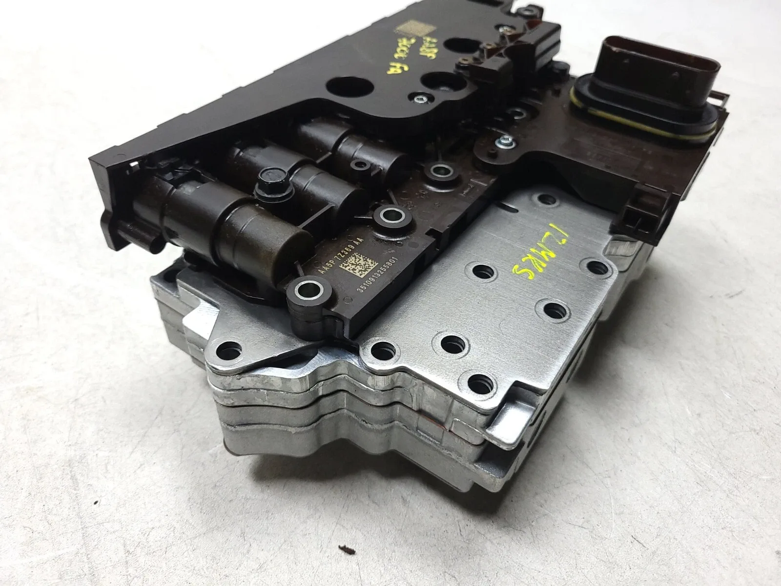 2009-2012 Lincoln MKS Valve Body (Automatic) MPN AA8F-7000-FA image 3