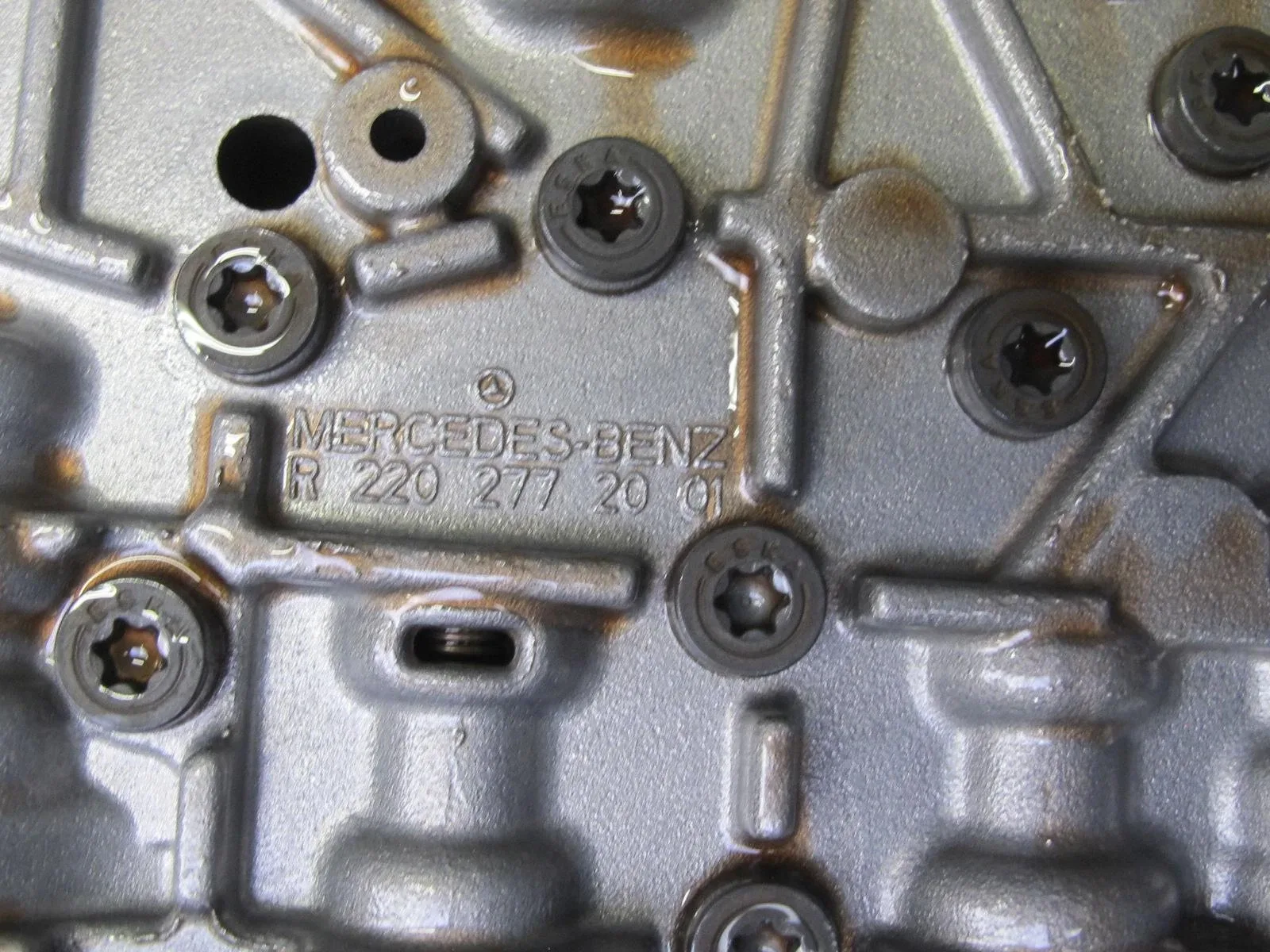 2007-2011 Mercedes S550 (W221) 722.961 Transmission Valve Body Mechatronic - 2202771301 image 4
