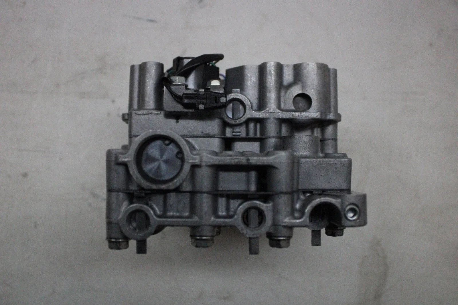 2020 Subaru Forester 2.5L Transmission Valve Body OEM image 4