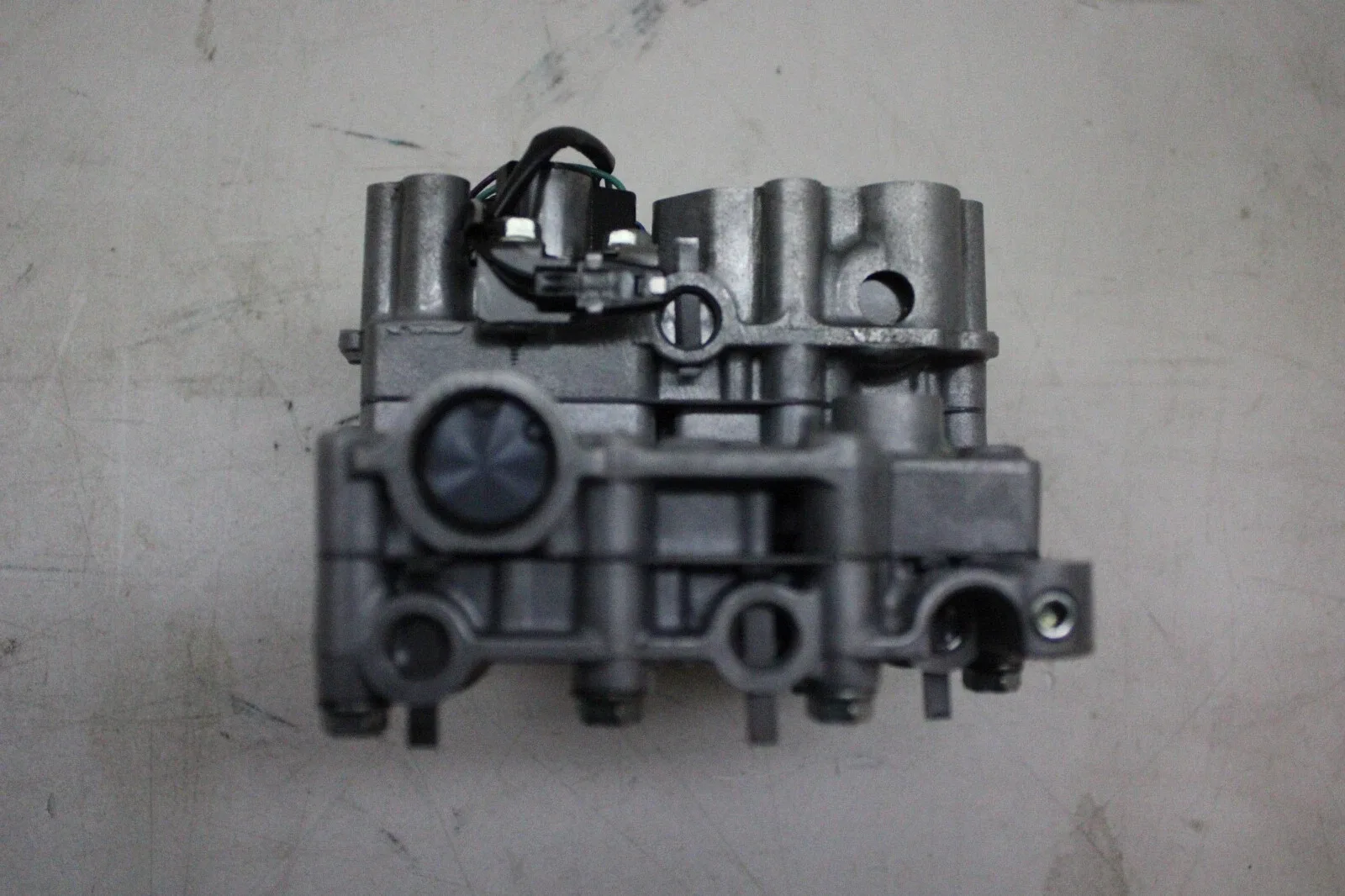 2020 Subaru Forester 2.5L Transmission Valve Body OEM image 4