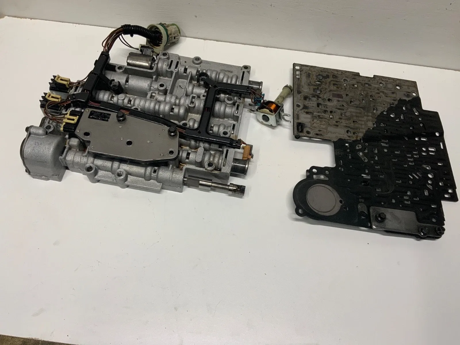 GM 4L60E Valve Body Assembly 4216995 image 2