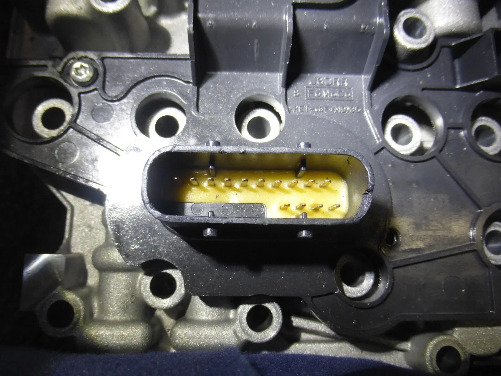 2017-2019 Lincoln MKC Automatic Transmission Valve Body DV6P-7Z490-AA image 4