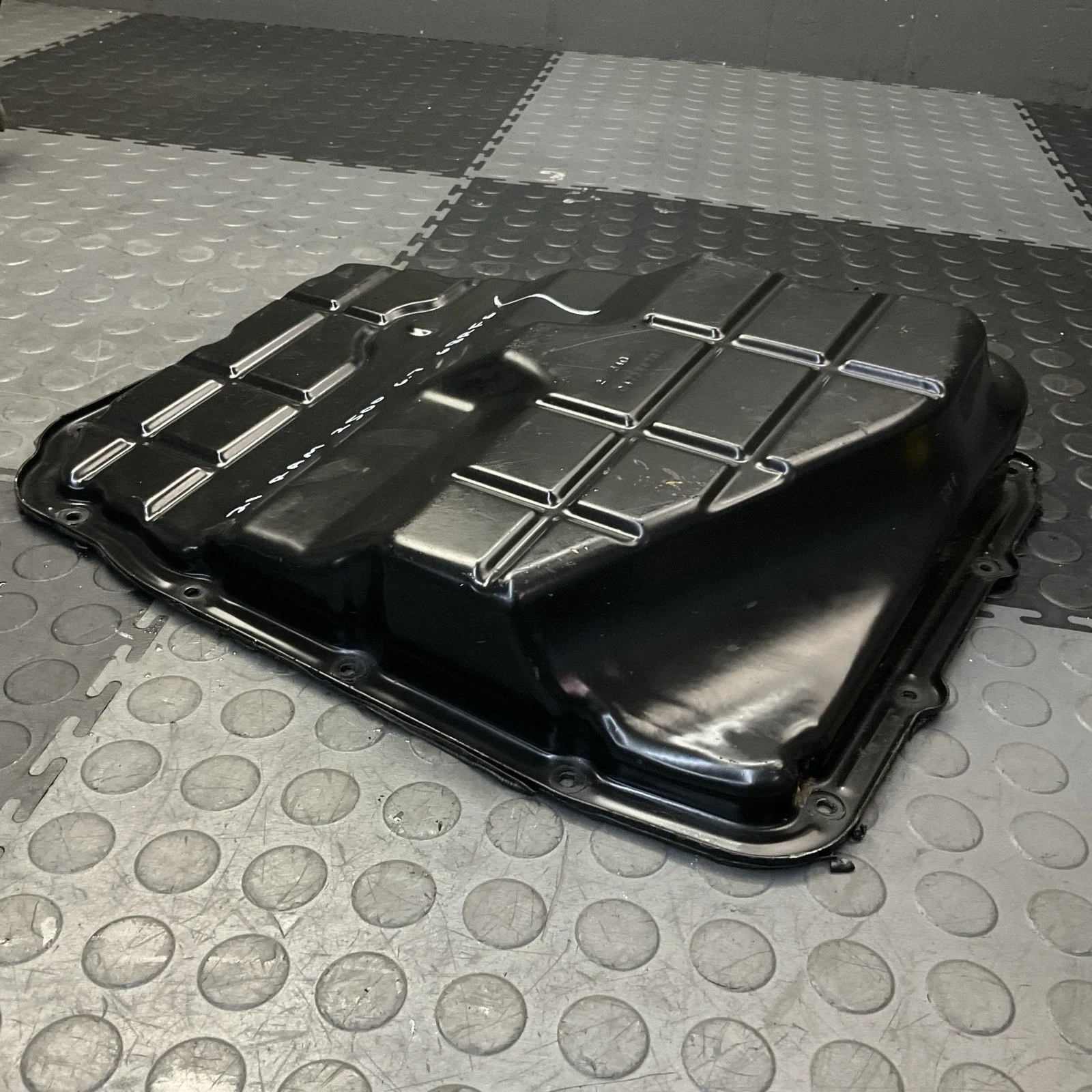 2019-2025 Dodge Ram 2500 6.7L Transmission Oil Pan 68RFE OEM image 2