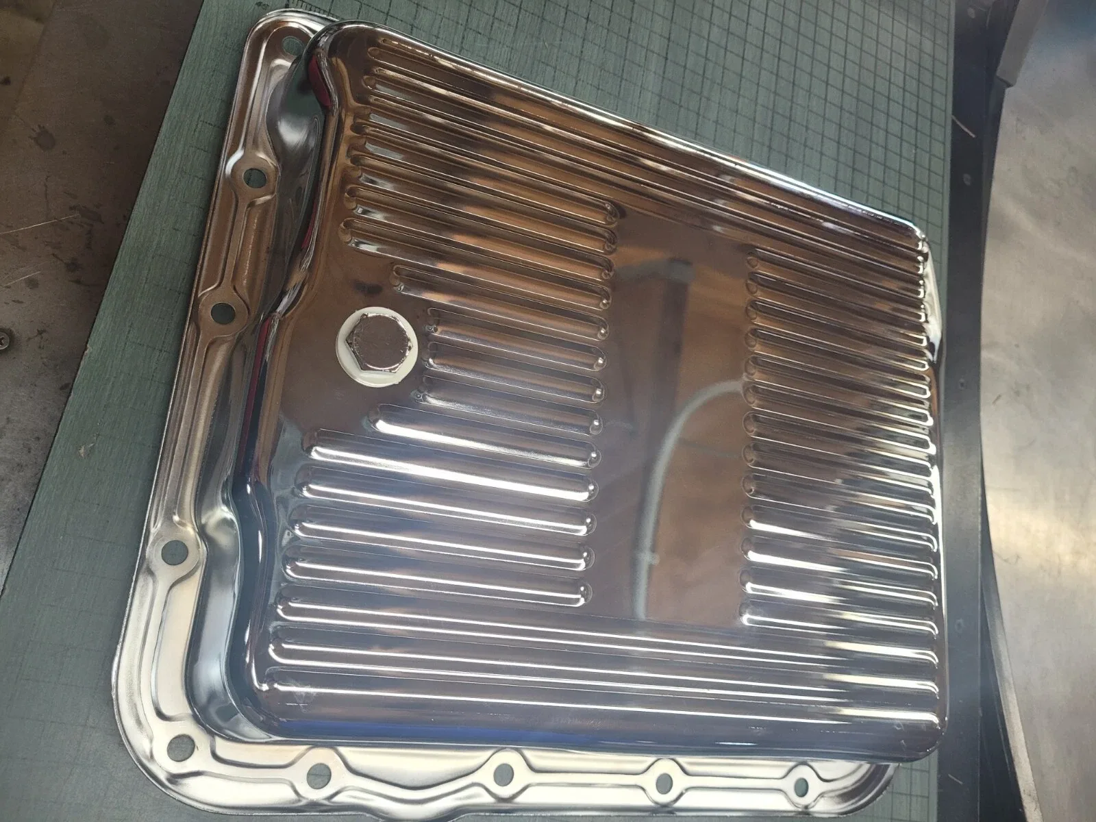 4L60 Chrome Transmission Oil Pan image 3