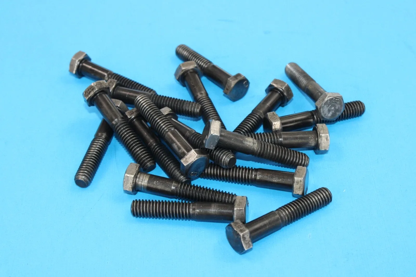 TH350 (Turbo 350) Valve Body Bolts Set - GM image 2