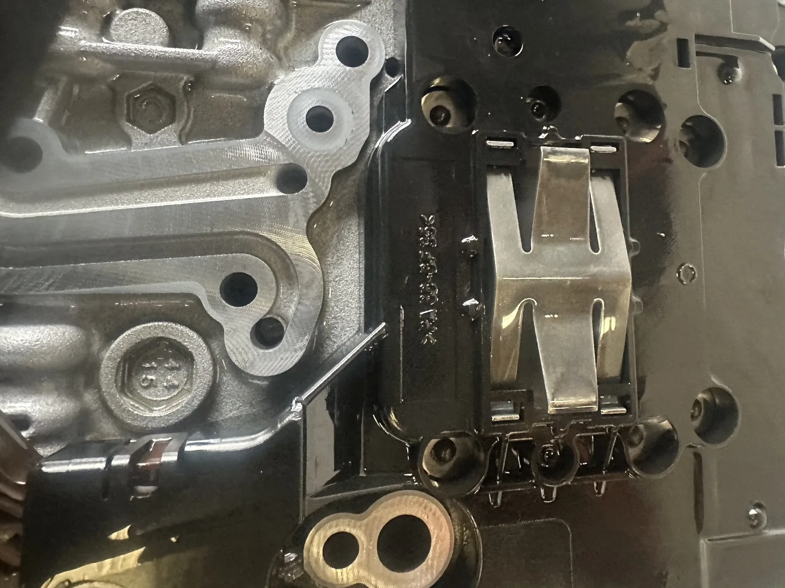 2013-2016 Audi A4 2.0L Transmission Valve Body Mechatronic 8K0920983F image 4