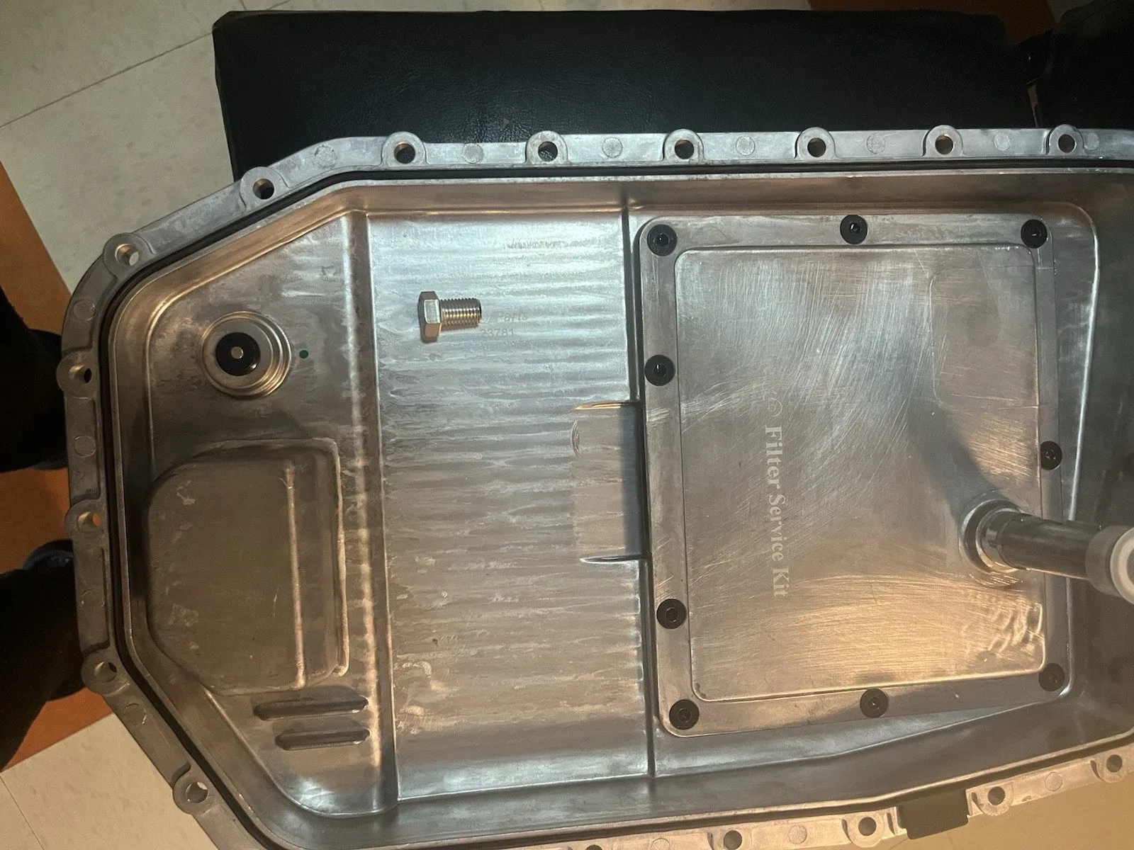 URO Parts Oil Pan 24152333907 19/21 BMW 525 I 2004 image 4