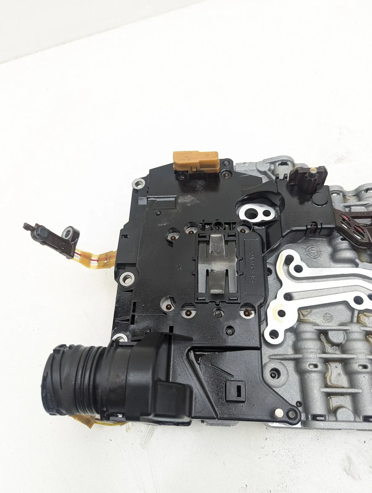 2017 Jaguar XE 2.0 RWD Transmission Valve Body – Part 419 image 3